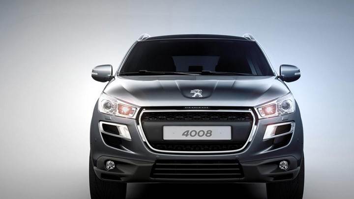 Front Pose Of 2012 Peugeot 4008 In Grey